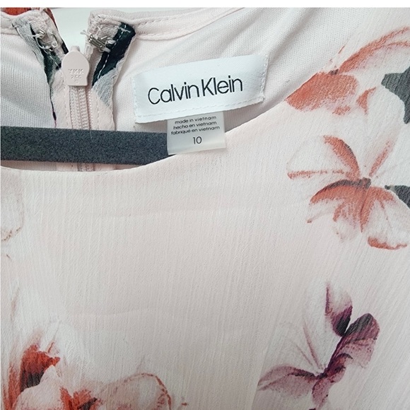 Calvin Klein - Picture 5 of 10